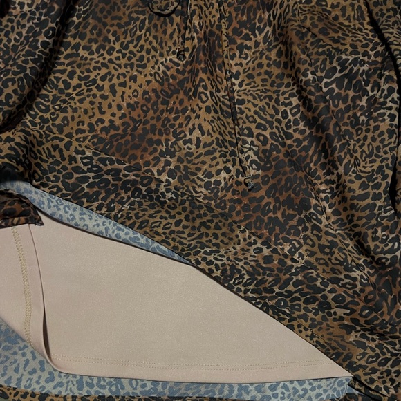 Rampage Y2K Style Cheetah Animal Print Flared Sleeve Blouse 🤎 - Picture 6 of 8